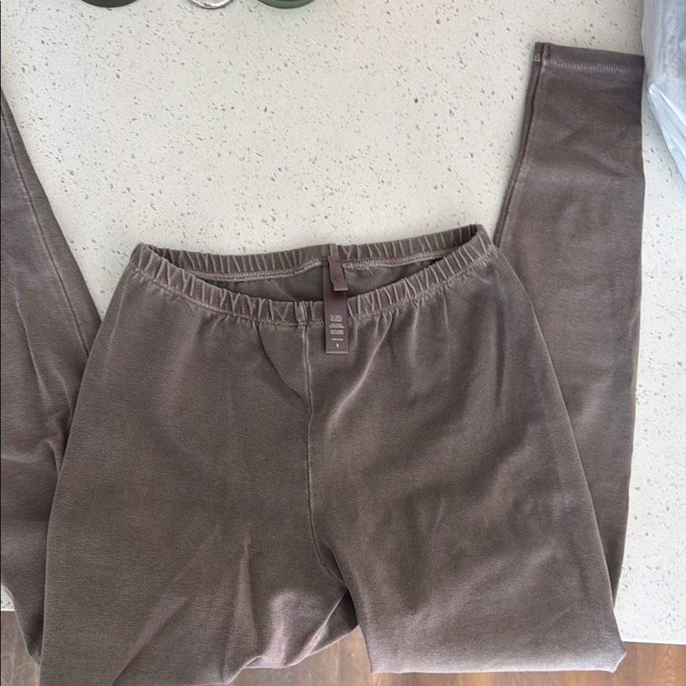 Skims amythest legging from outdoor collection small